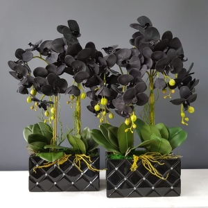 Sztuczny storczyk orchidea czarna doniczka cyrkonie Gloria