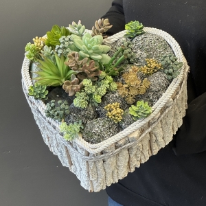 Wiosenna kompozycja nagrobna serce – obciążona dekoracja na grób wz.3