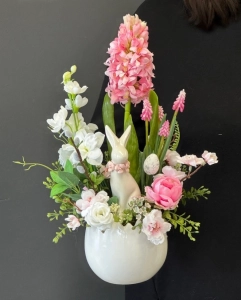 Wiosenna kompozycja z zajączkiem dekoracja stroik