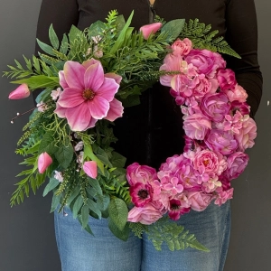 Wieniec wianek „Verona” –  kompozycja kwiatowa premium 50cm róż