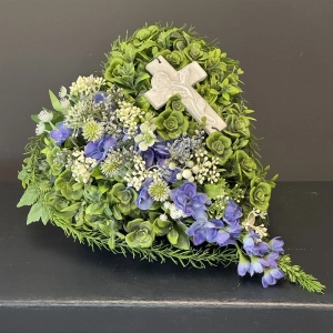 Kwiatowe serce kompozycja funeralna nagrobna stroik na grób Nanga wz.5