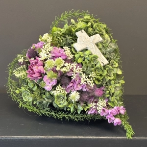 Kwiatowe serce kompozycja funeralna nagrobna stroik na grób Nanga wz.2