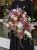 Elegancka czarna suknia w kwiaciarni (1).png